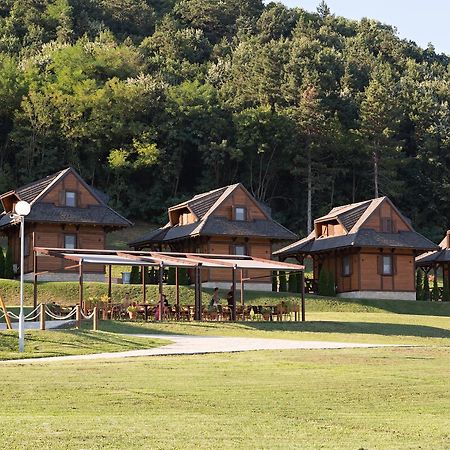 Etno Naselje Vrdnicka Kula Bed and Breakfast Vrdnik Buitenkant foto