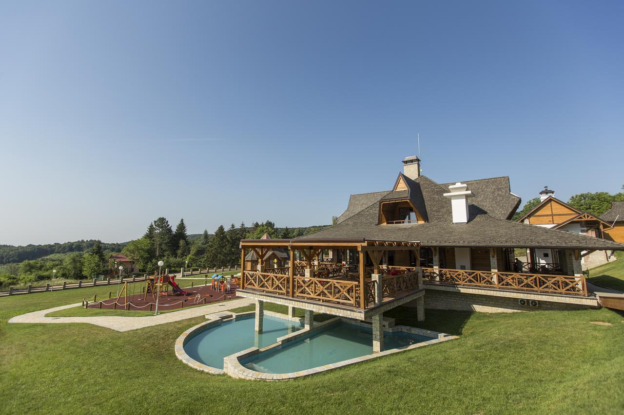 Etno Naselje Vrdnicka Kula Bed and Breakfast Vrdnik Buitenkant foto