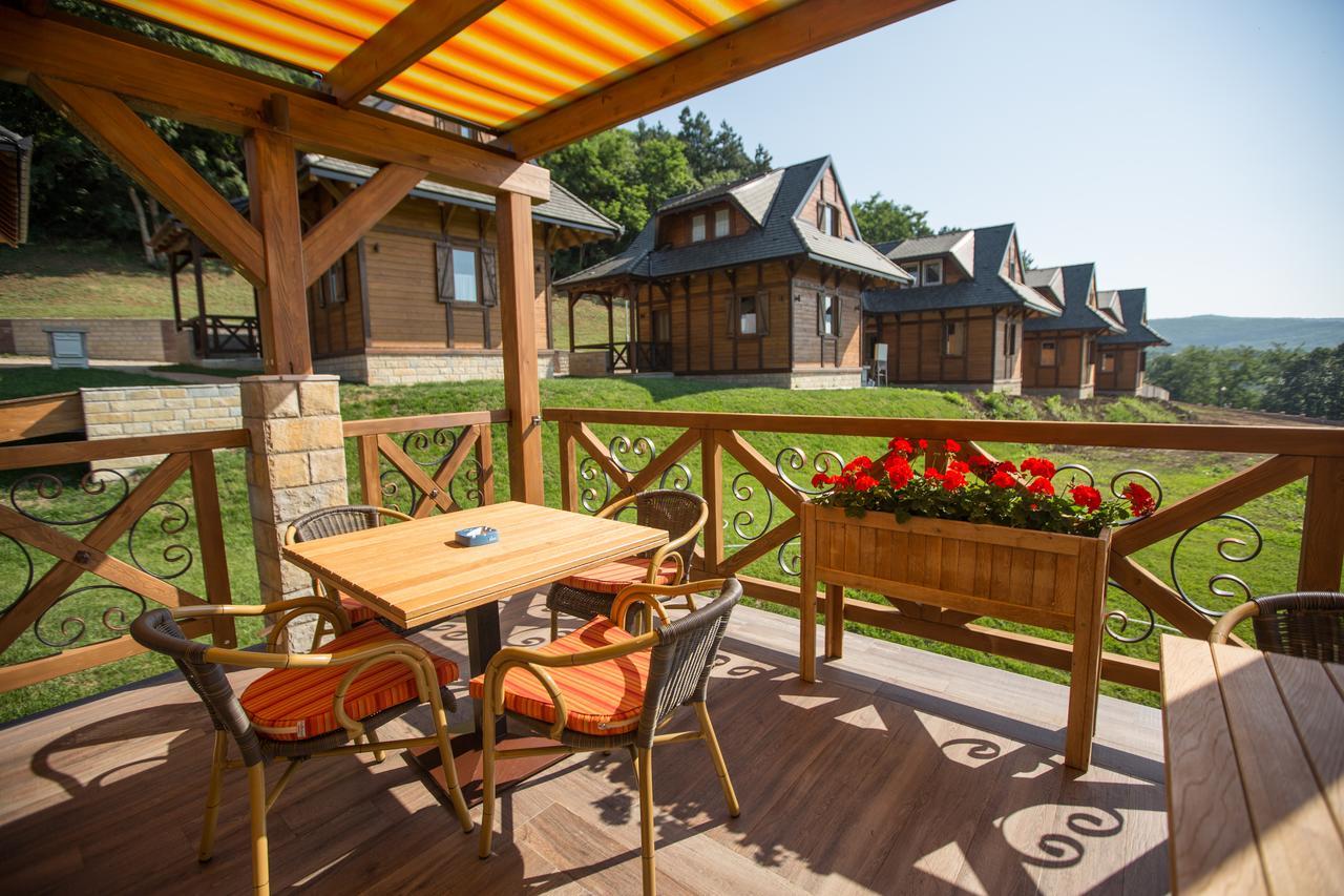 Etno Naselje Vrdnicka Kula Bed and Breakfast Vrdnik Buitenkant foto